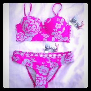 NEW! Roxy bikinis...bottoms