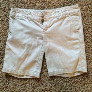 Khaki American Eagle Bermuda shorts