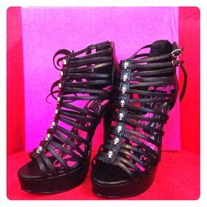 black 💋 stiletto heels 💃