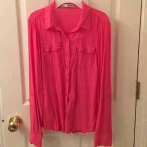 Hit pink button up