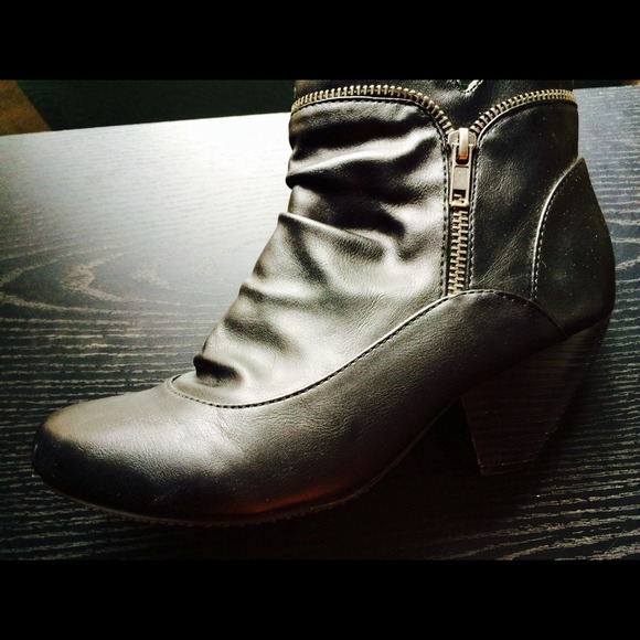 Very cute ankle boots!