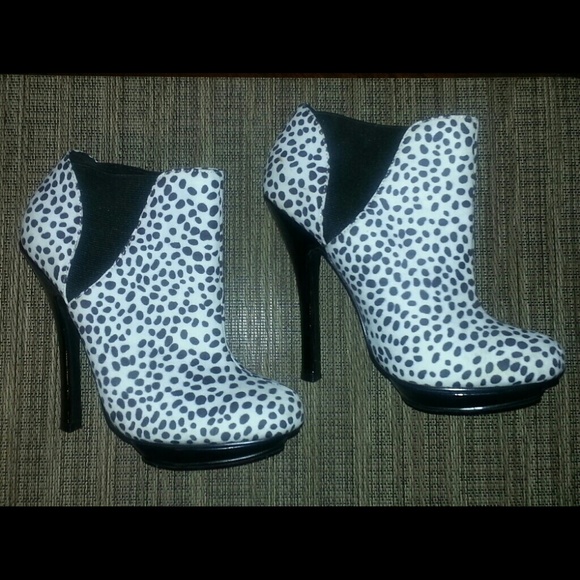 *BUNDLE* JustFab Blk/White & Blk/Red Ankle Boots