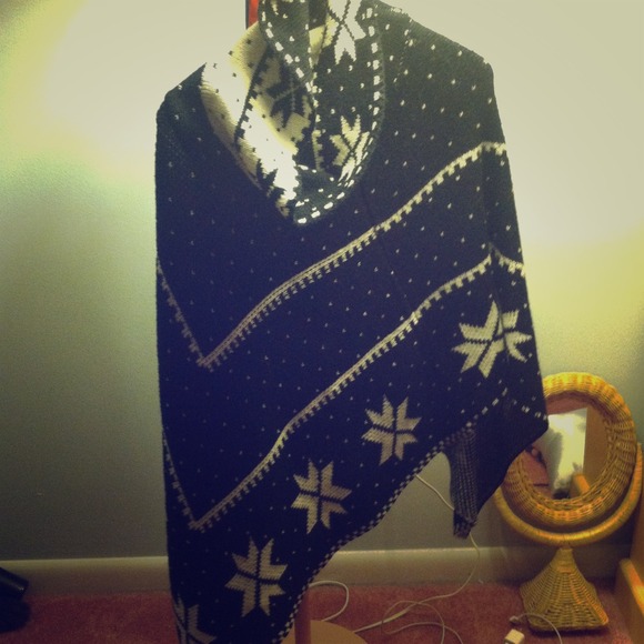 Snowflake Juniors' Poncho - Picture 1 of 1