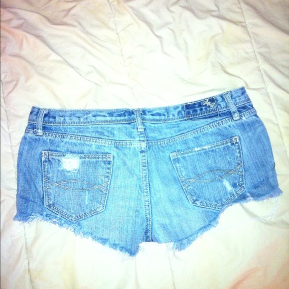 Abercrombie Jean Shorts for sale! Too big - Picture 2 of 2