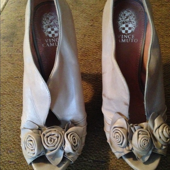 Open toe pumps