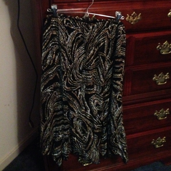 SOLD Dress Barn skirt size 14