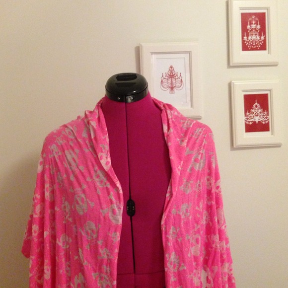 Pink Scarf with Skull Pattern - Picture 3 of 3