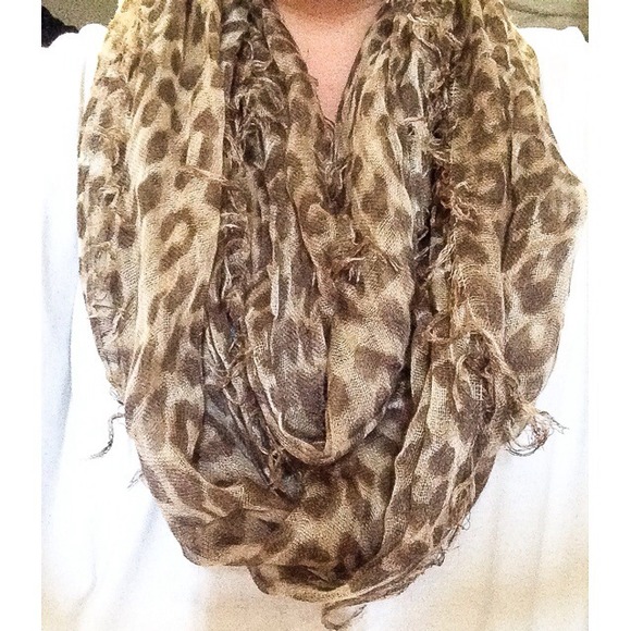 collectioneighteen Accessories - ⛔️REDUCED⛔️ Leopard Infinity Scarf w/ Fringe NWT