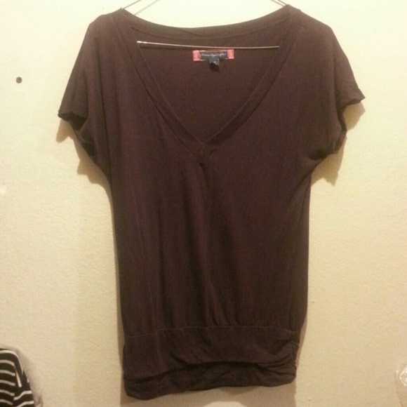 AE plum v neck