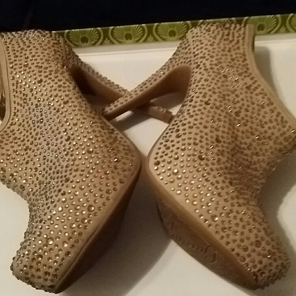 Sierra tan booties