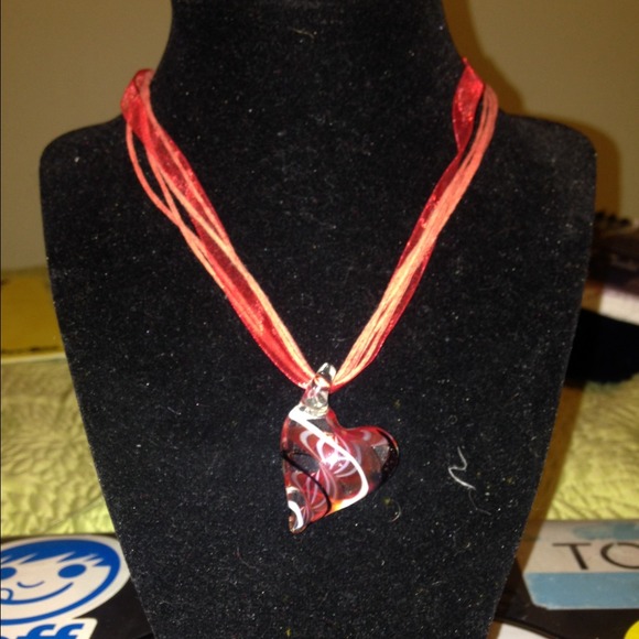 Red black white glass heart necklace - Picture 1 of 2