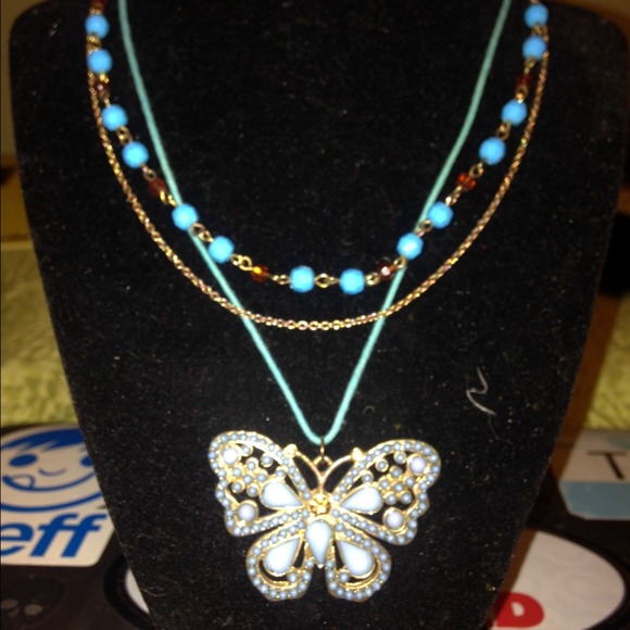 Blue butterfly necklace - Picture 1 of 2