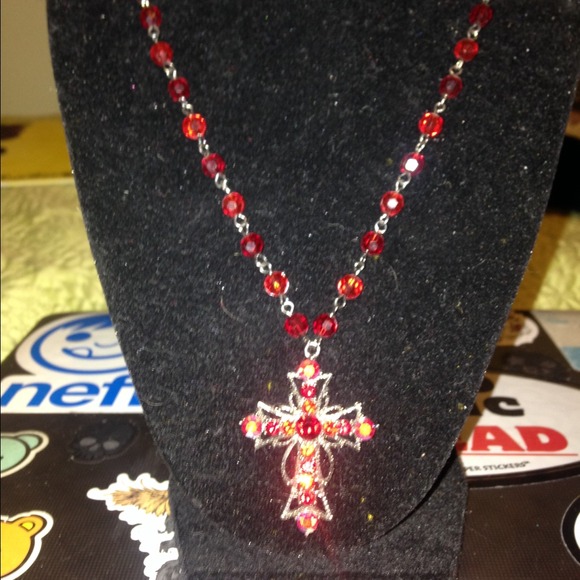 Red Cross necklace - Picture 1 of 2