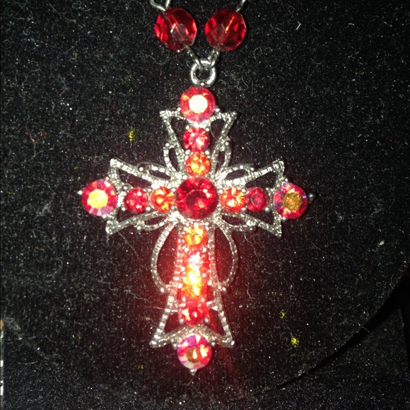 Red Cross necklace - Picture 2 of 2