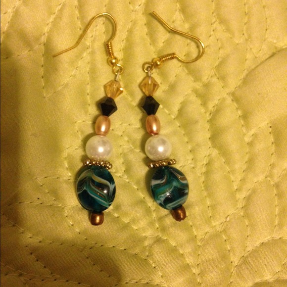 Pretty beaded earrings - Picture 1 of 1