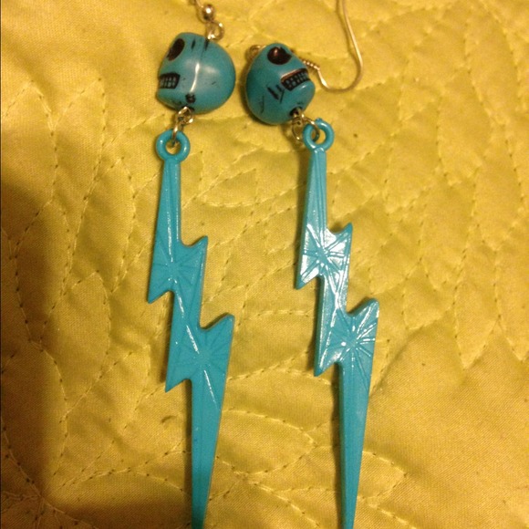 Totally awesome blue skull lightning earrings - Picture 1 of 1