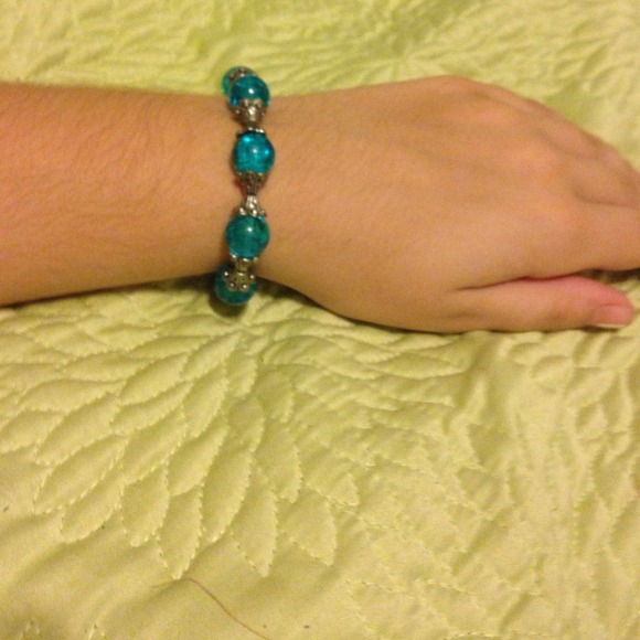 Shimmering blue beaded bracelet - Picture 1 of 2