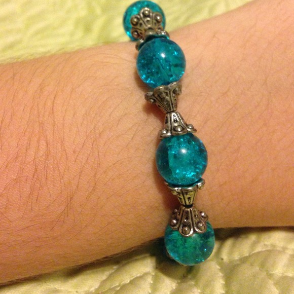 Shimmering blue beaded bracelet - Picture 2 of 2