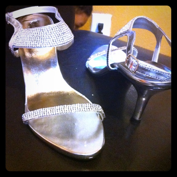 Stunning Silver heels with Silver CZ
