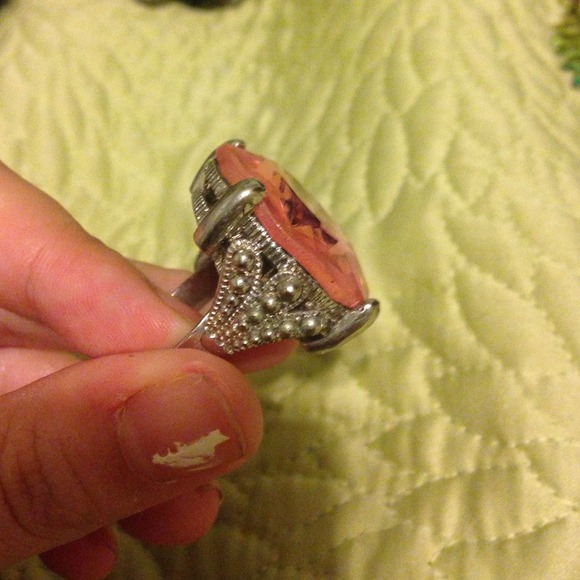 Big pink ring - Picture 2 of 3