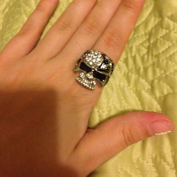 Skull ring - Picture 1 of 2