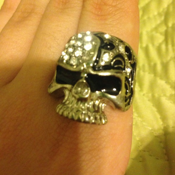 Skull ring - Picture 2 of 2