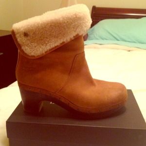 AUTHENTIC UGG CLOG BOOTS