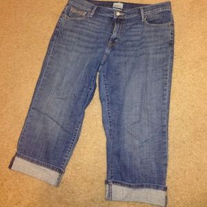 Levi's cuffed capri