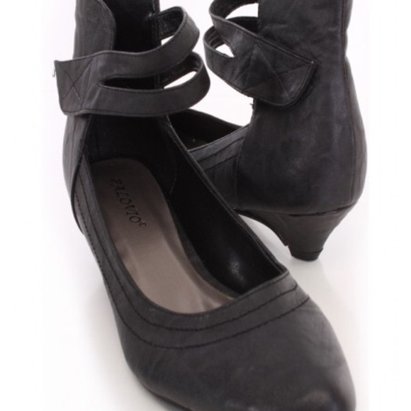 Black ankle shoes