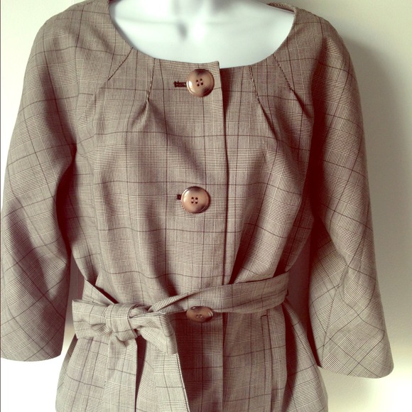Ann Taylor size 12P grey blazer. 3/4 arm length.