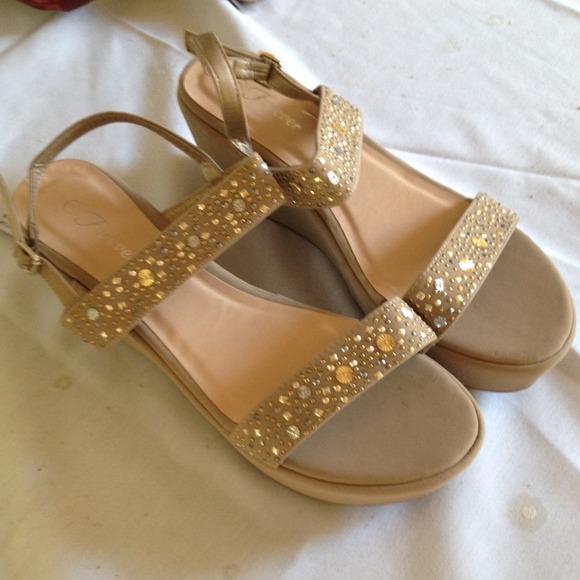 Light brown flat wedges size10