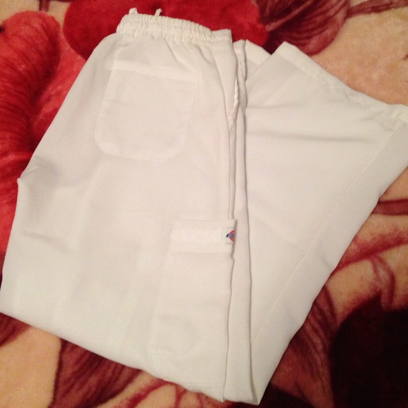 Scrub Bundle Size Small & X-Small. - Picture 3 of 4