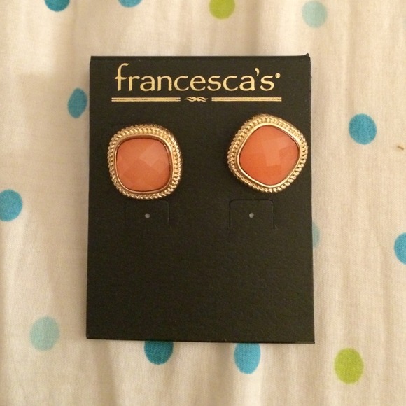 NWT Francesca's earrings
