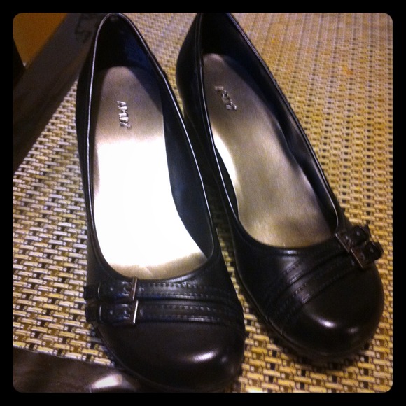 New Apt9 wedges black