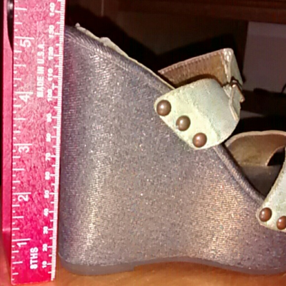 Sexy iridescent green wedges - Picture 2 of 4