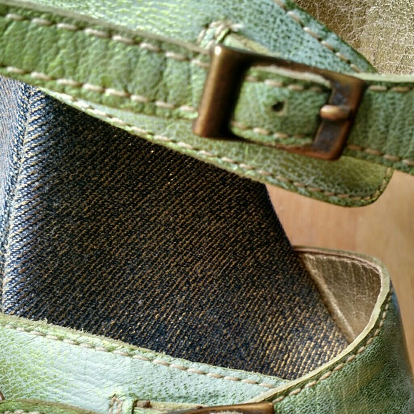 Sexy iridescent green wedges - Picture 4 of 4