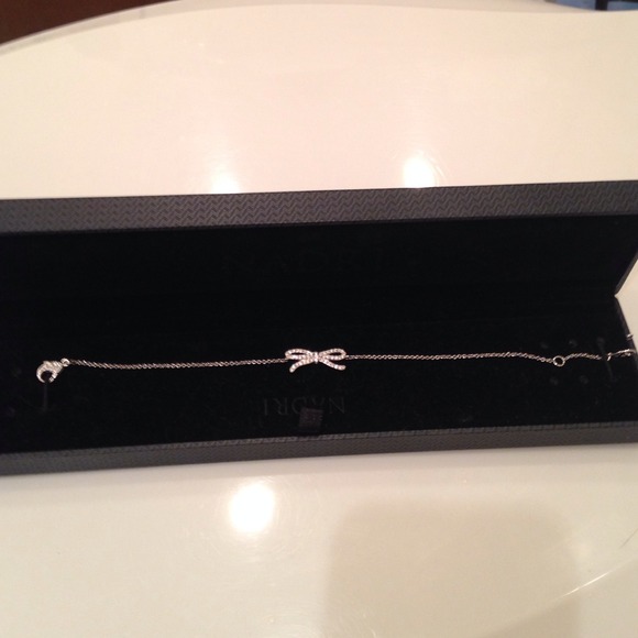 NADRI bow bracelet