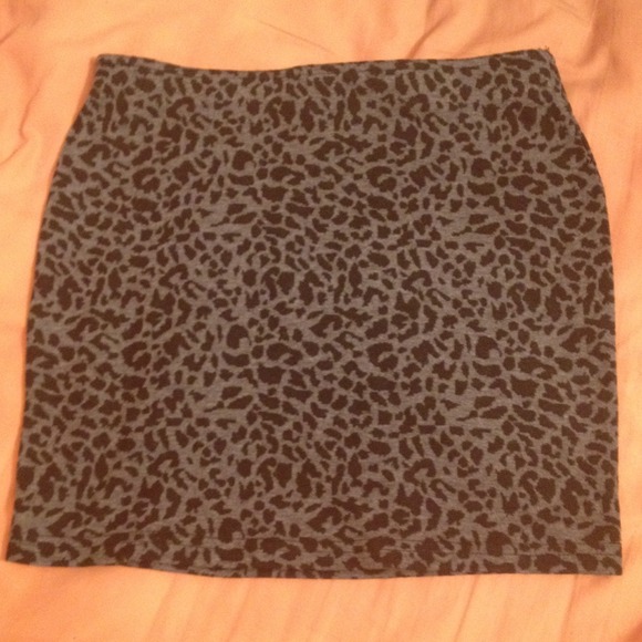 Leopard print skirt! - Picture 2 of 2