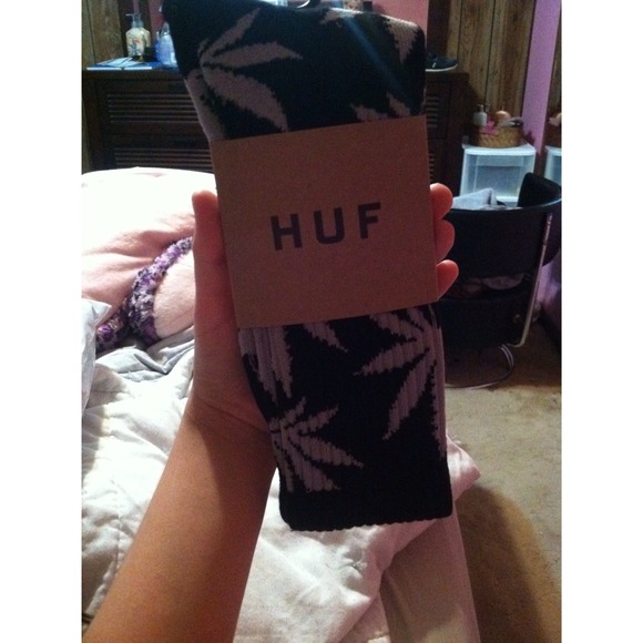 *Pending trade w/ @zoeyyyc* Grey & White HUF socks