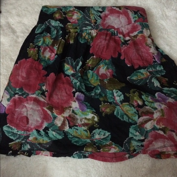 High waist floral skirt