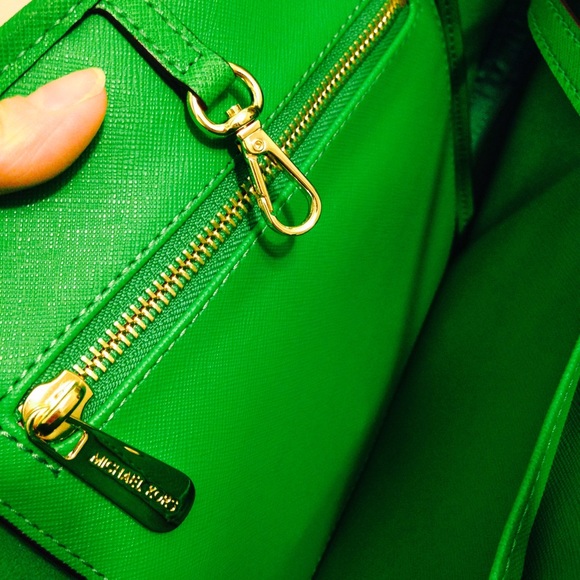 [sold] Michael Kors green tote - Picture 4 of 4