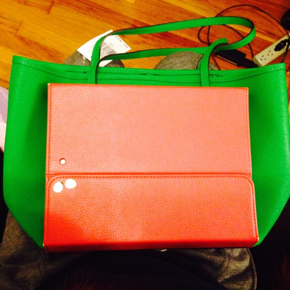 [sold] Michael Kors green tote - Picture 3 of 4