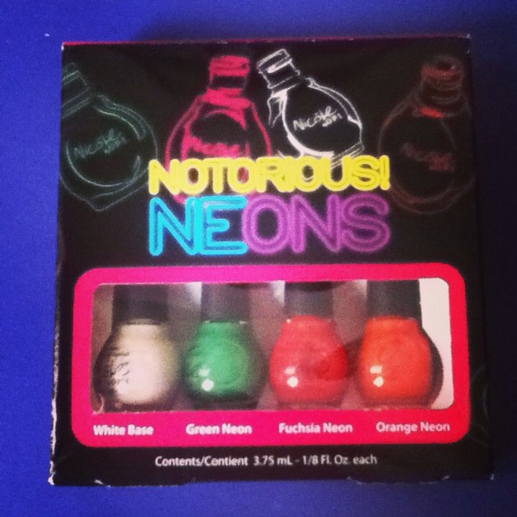 Notorious neons nailpolish by OPI