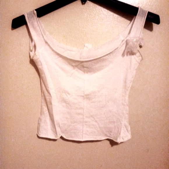 Tops - Cute and airy white butterfly tank