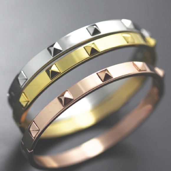 Spikey Pyramid 5x the love Spikes Bangle Silver - Picture 2 of 2