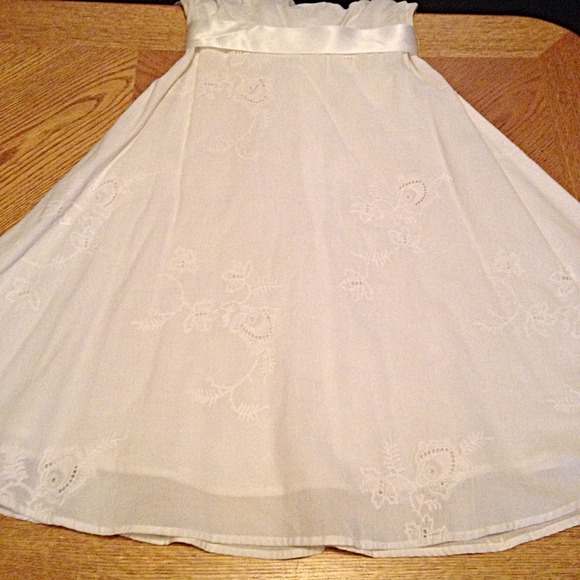 Forever 21 Dresses - Forever 21 White Eyelet Dress, Size S Forever 21 Dresses - Forever 21 White Eyelet Dress, Size S