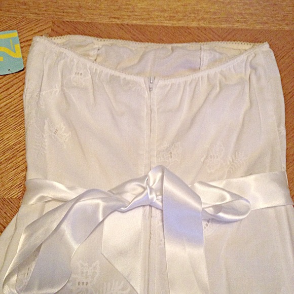 Forever 21 Dresses - Forever 21 White Eyelet Dress, Size S Forever 21 Dresses - Forever 21 White Eyelet Dress, Size S
