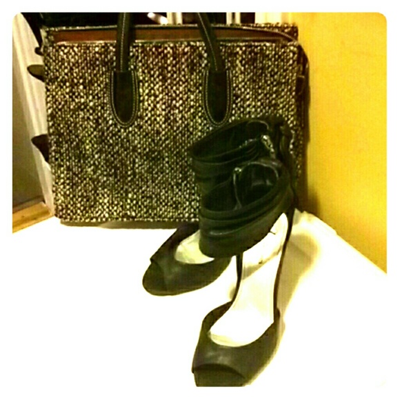 Banana Republic black/white tweed purse