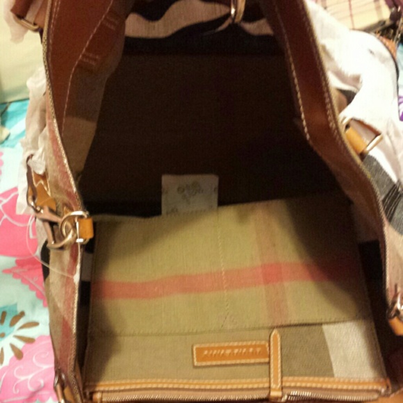 Large Burberry Maidstone Tote with Canvas Check - Picture 3 of 4