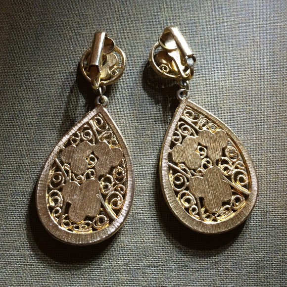 Vintage clip on earrings - mint condition (gold) - Picture 3 of 3